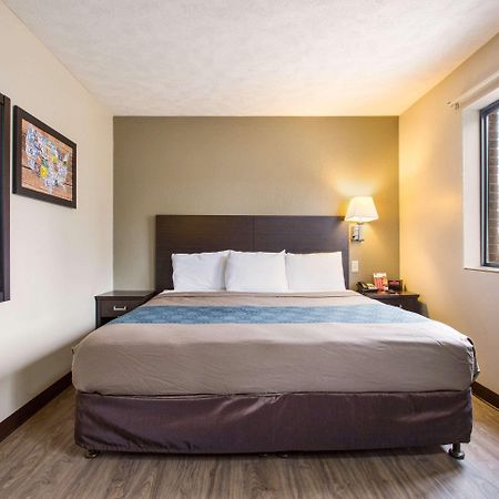 Red Lion Inn & Suites Olathe Kansas City Exteriör bild
