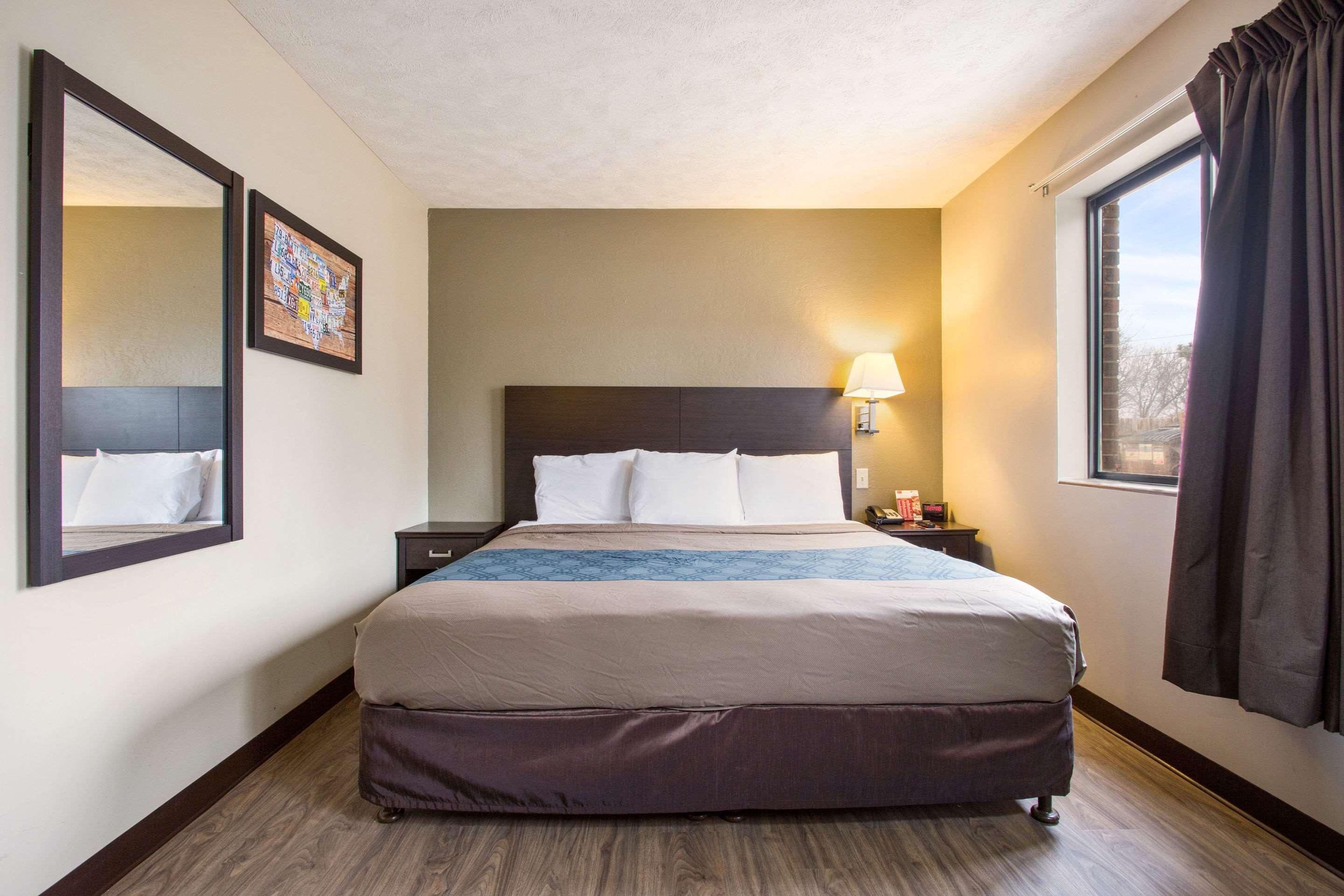 Red Lion Inn & Suites Olathe Kansas City Exteriör bild